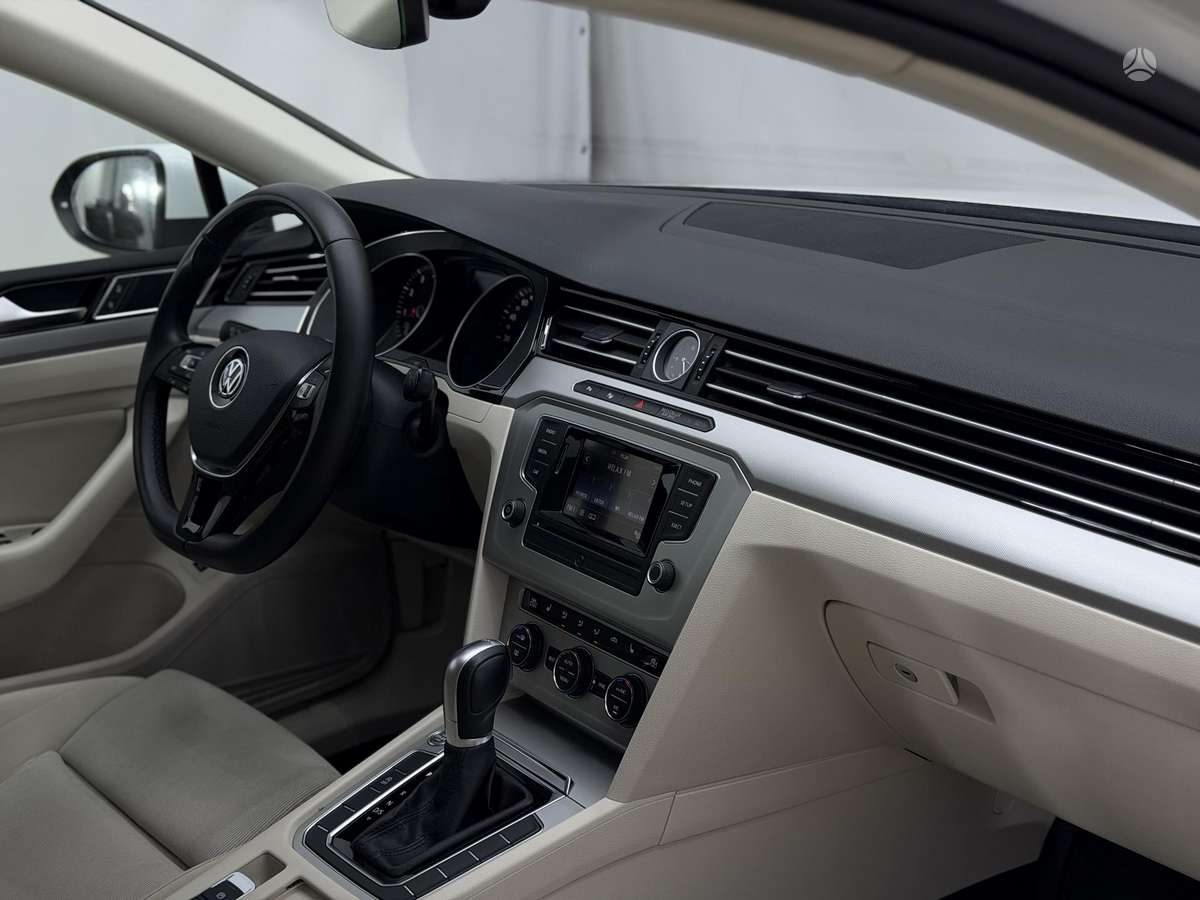 Volkswagen Passat - 12