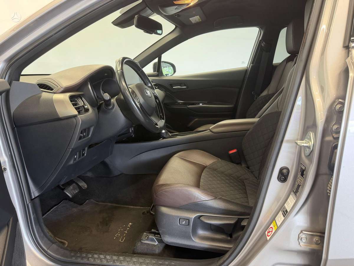 Toyota C-HR - 11