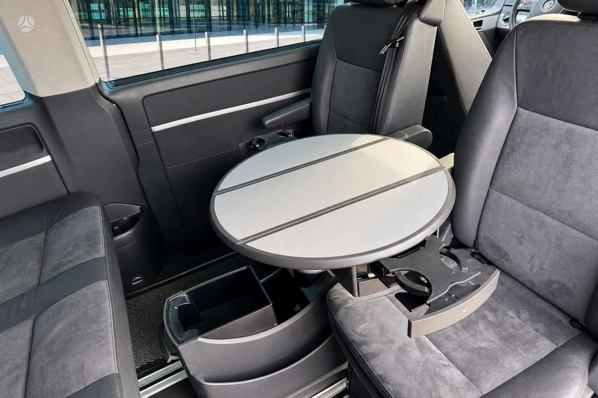 Volkswagen Multivan - 12