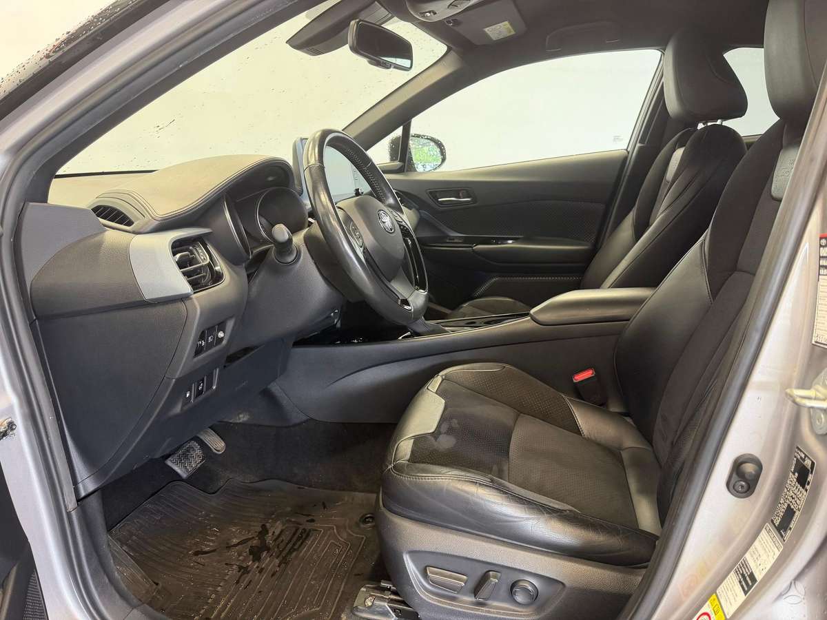 Toyota C-HR - 11
