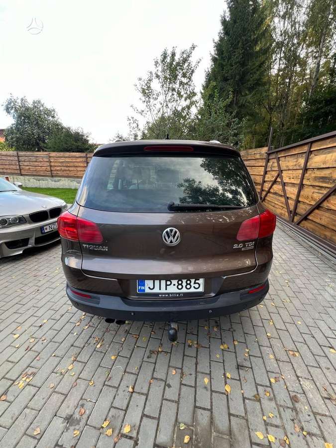 Volkswagen Tiguan - 1