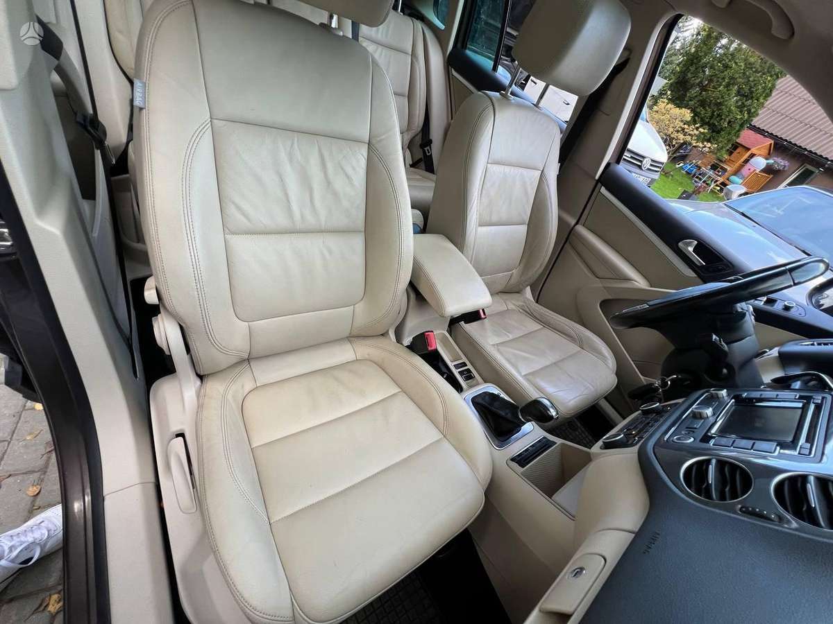 Volkswagen Tiguan - 11