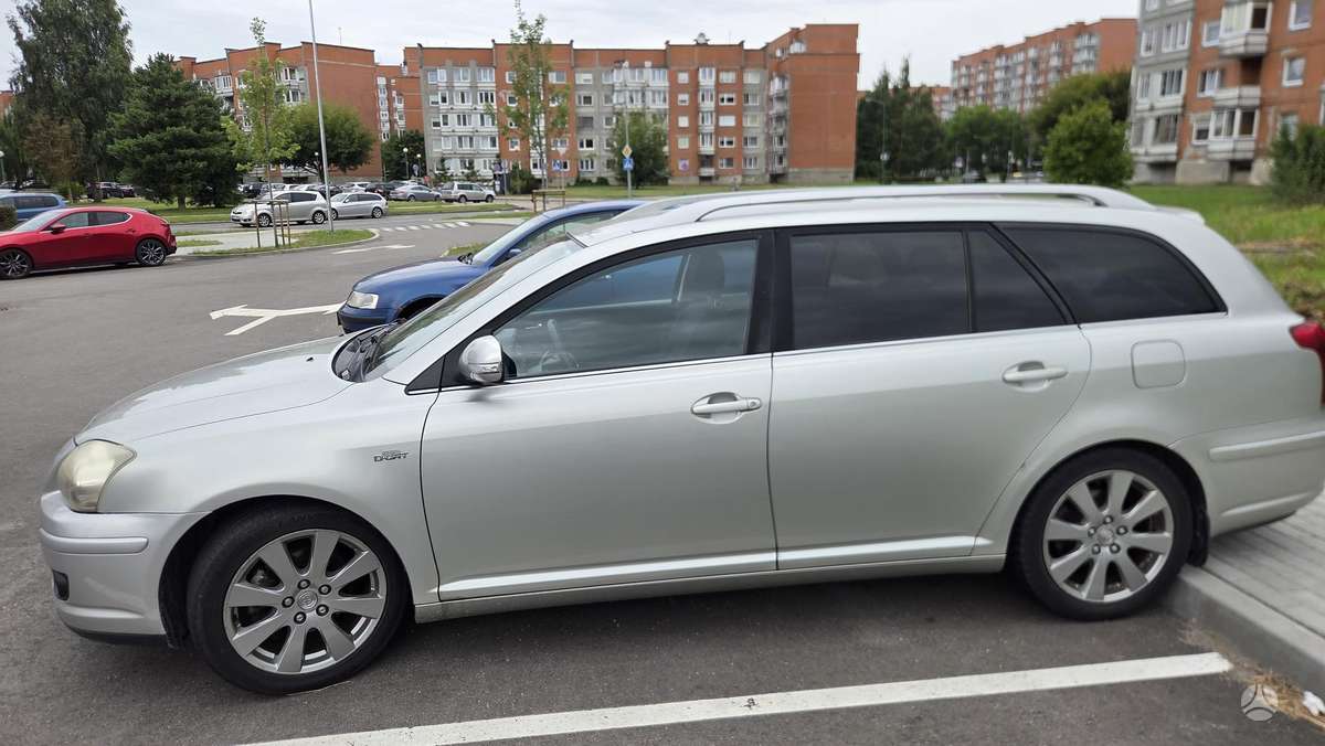 Toyota Avensis - 4
