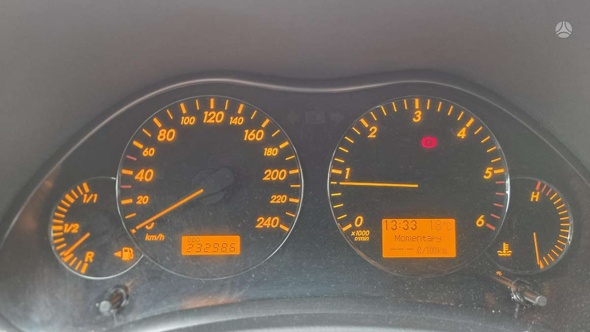 Toyota Avensis - 8