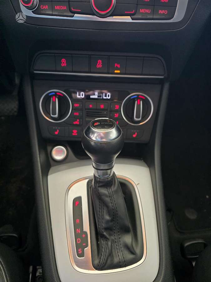Audi Q3, 2.0 l., Внедорожник / Кроссовер
