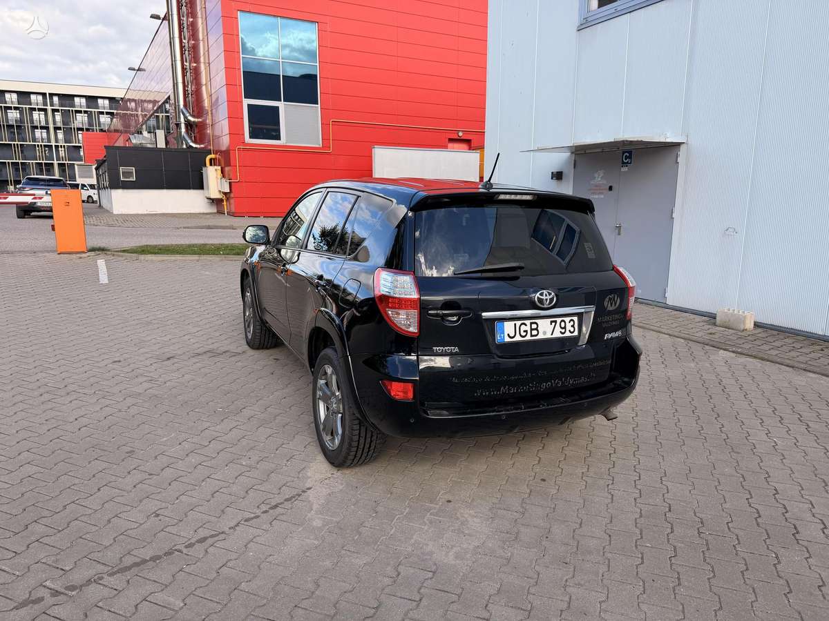 Toyota RAV4 - 6