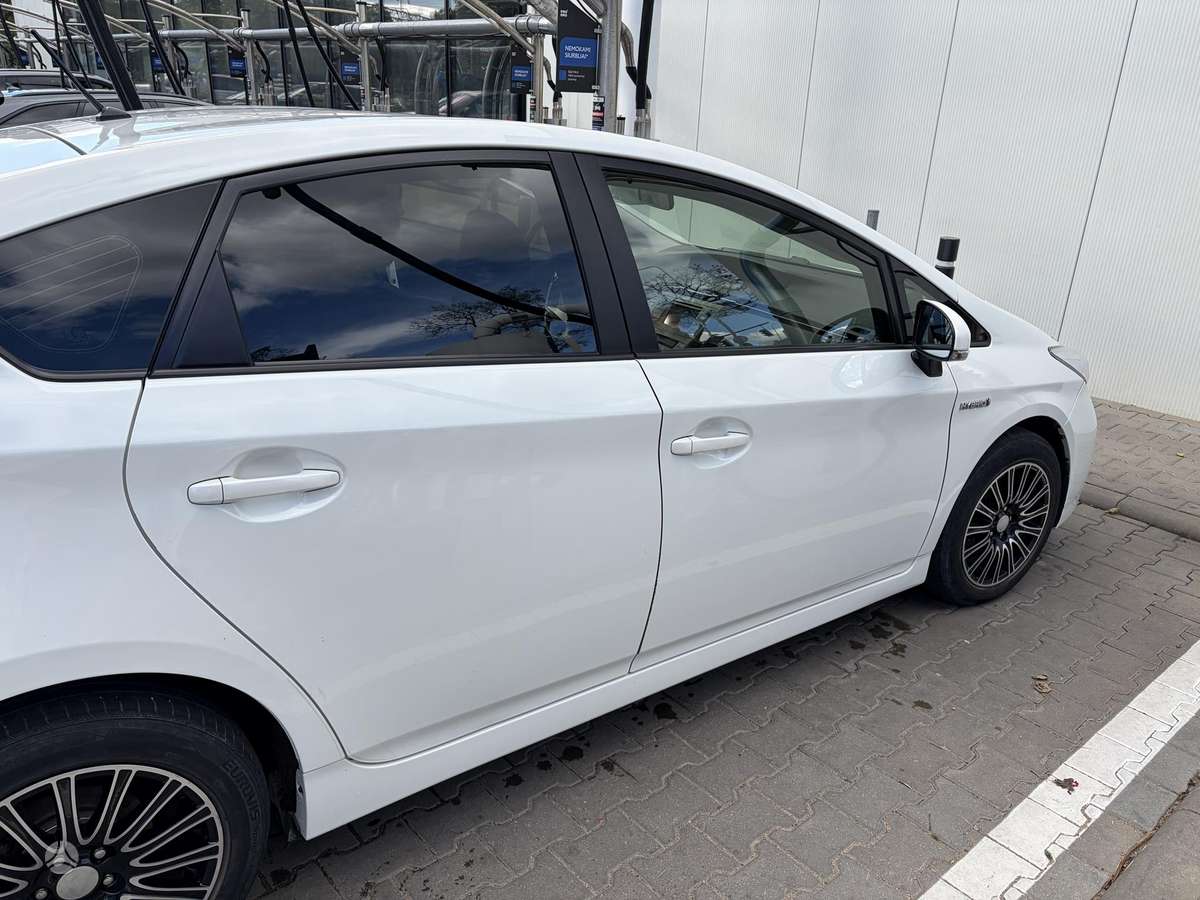 Toyota Prius - 3