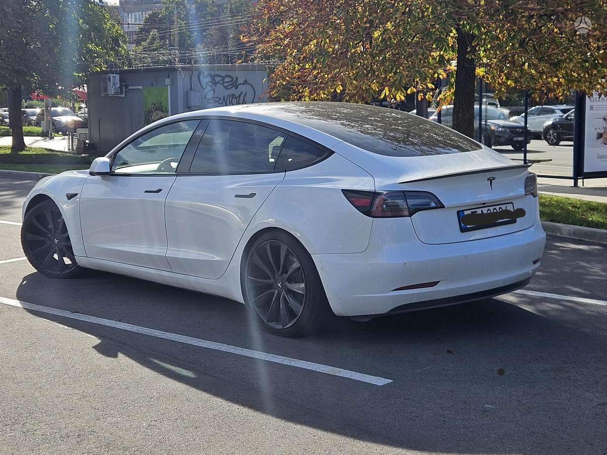 Tesla Model 3, 60 кВт·ч, Седан