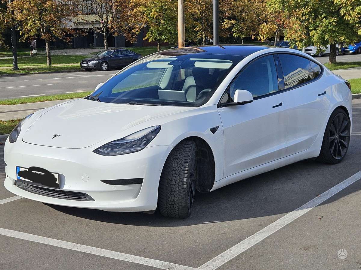 Tesla Model 3, 60 кВт·ч, Седан