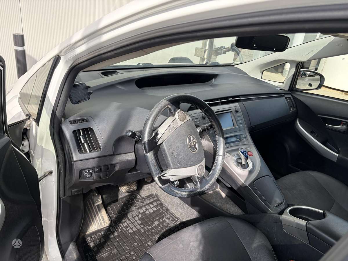 Toyota Prius - 8