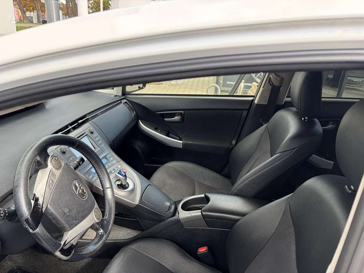 Toyota Prius - 9