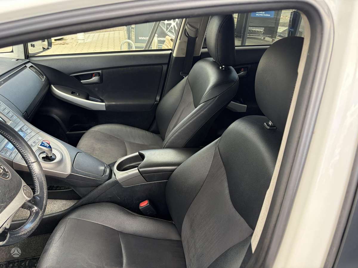 Toyota Prius - 10