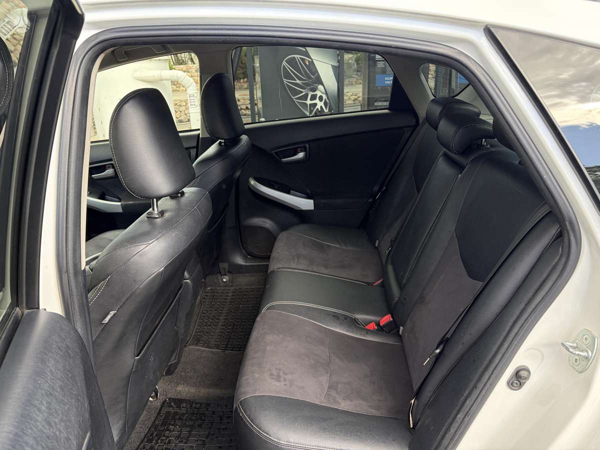 Toyota Prius - 12