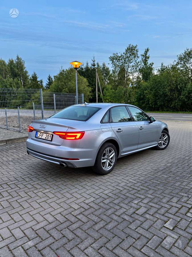 Audi A4, 2.0 l., saloon / sedan