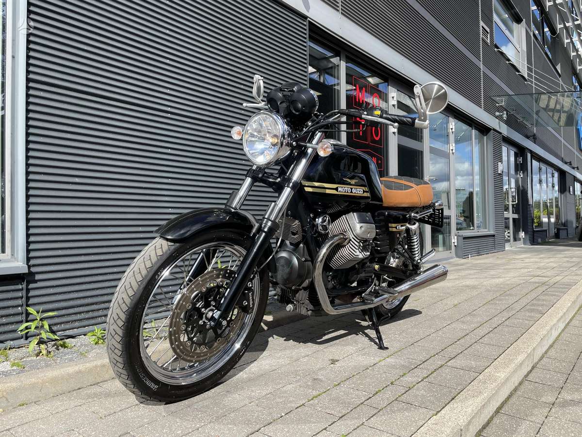 Moto Guzzi V7 750cc, street / classic