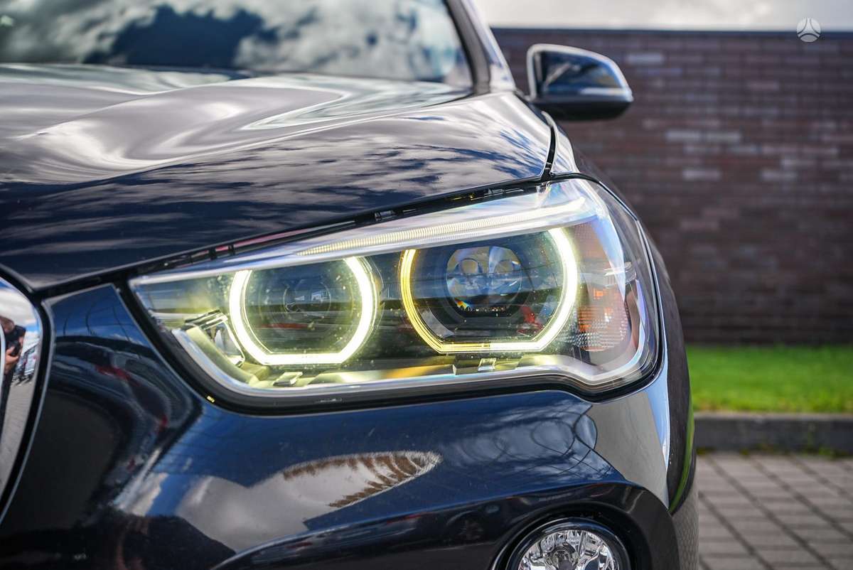 BMW X1, 2.0 l., off-road / crossover