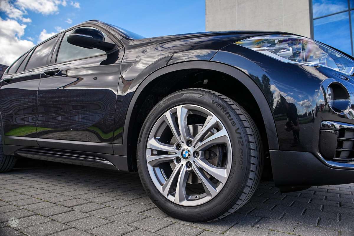 BMW X1, 2.0 l., off-road / crossover