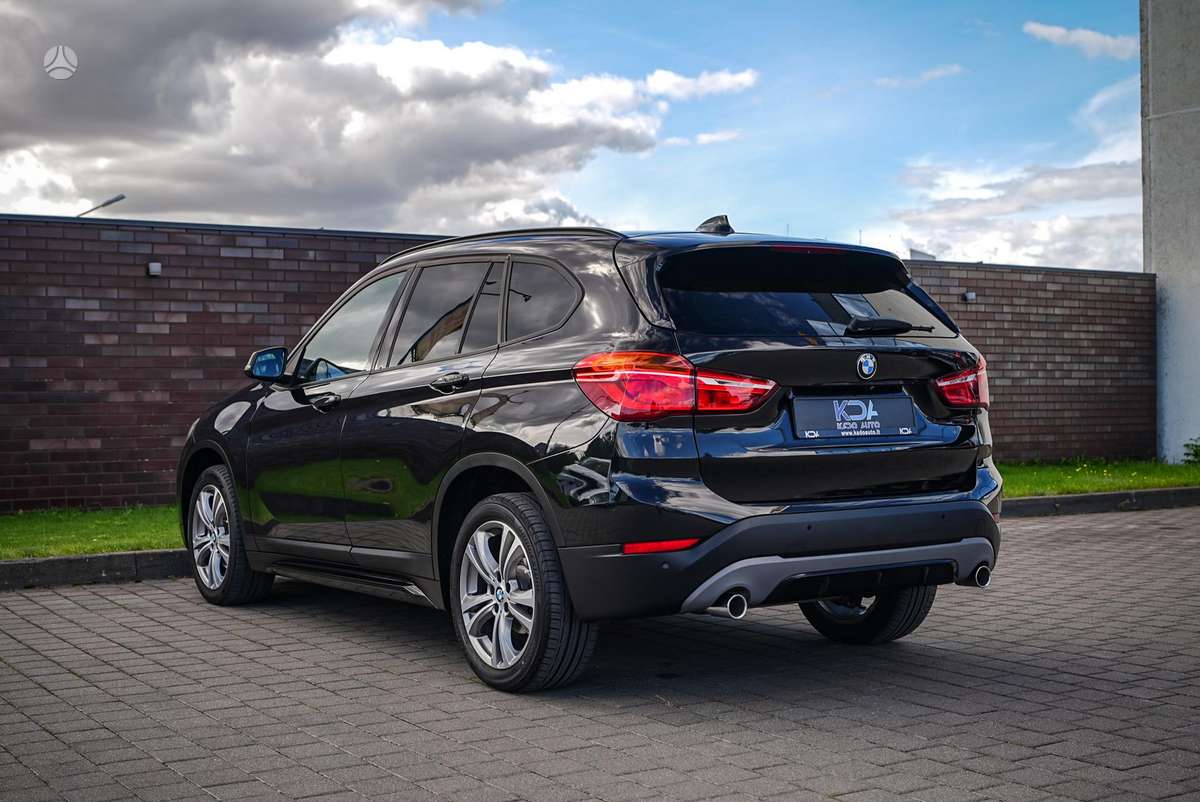 BMW X1, 2.0 l., off-road / crossover