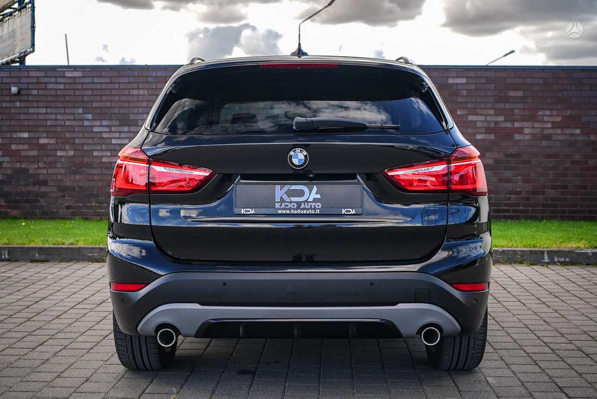 BMW X1, 2.0 l., off-road / crossover