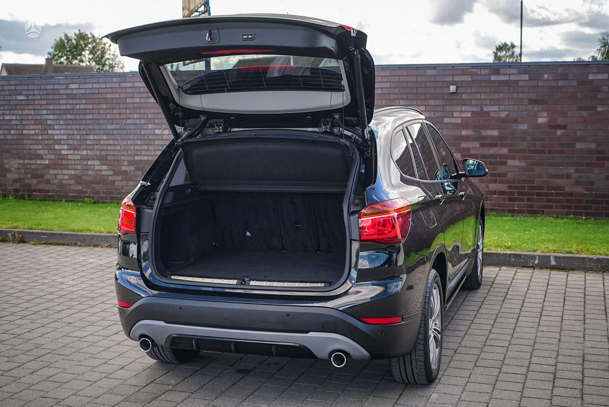 BMW X1, 2.0 l., Внедорожник / Кроссовер