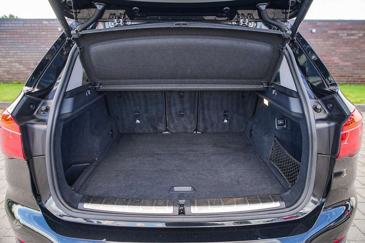 BMW X1, 2.0 l., off-road / crossover