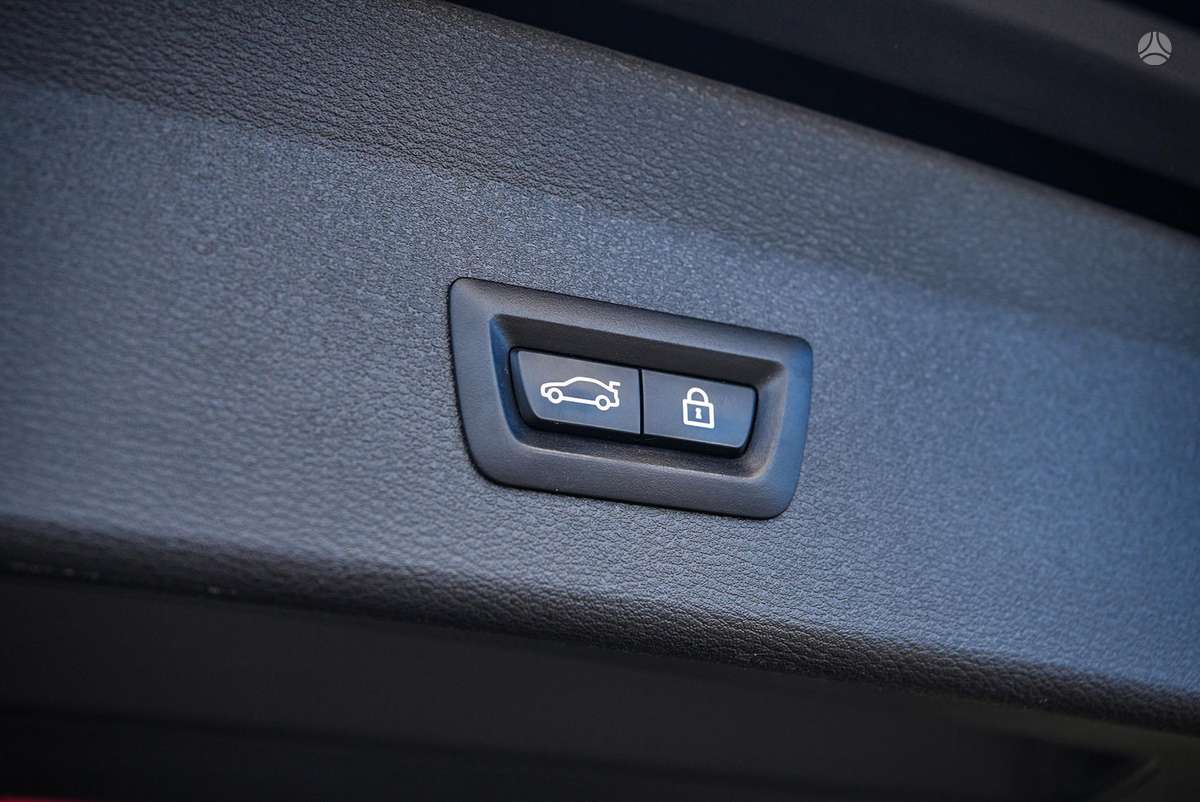 BMW X1, 2.0 l., off-road / crossover