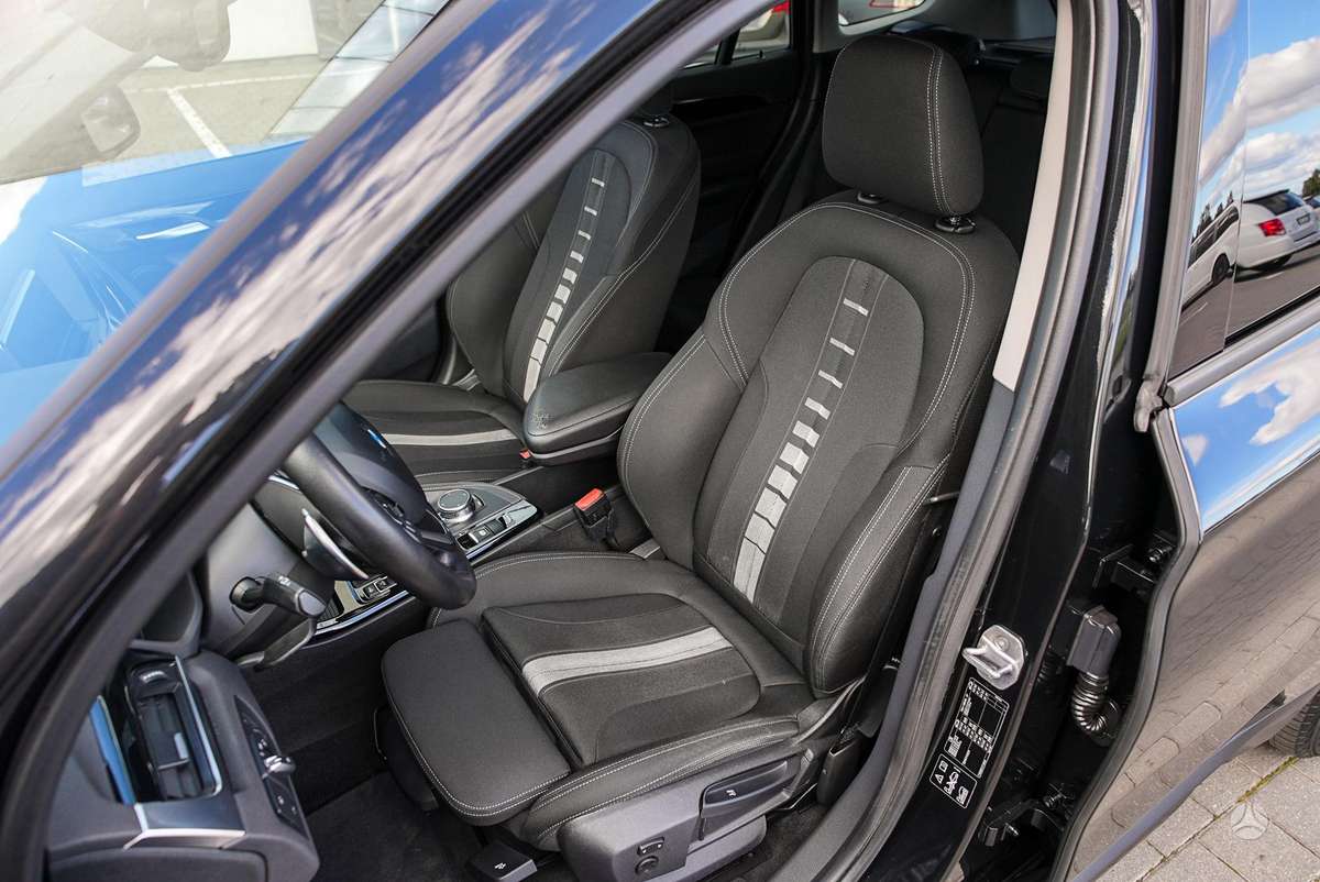 BMW X1, 2.0 l., off-road / crossover