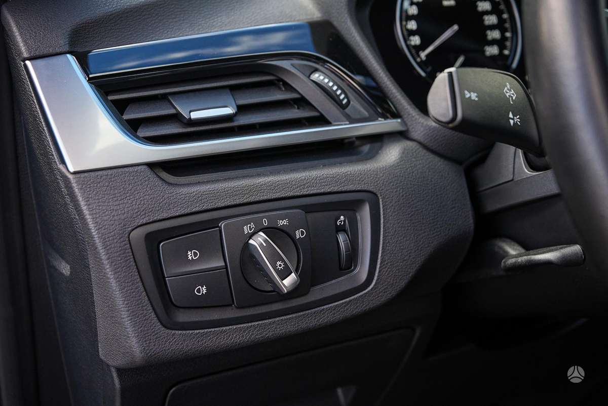 BMW X1, 2.0 l., off-road / crossover