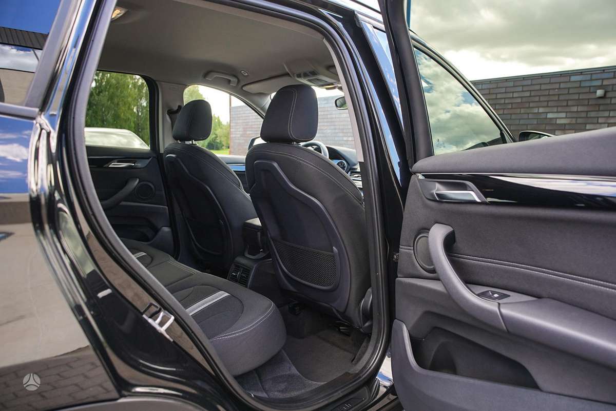 BMW X1, 2.0 l., off-road / crossover