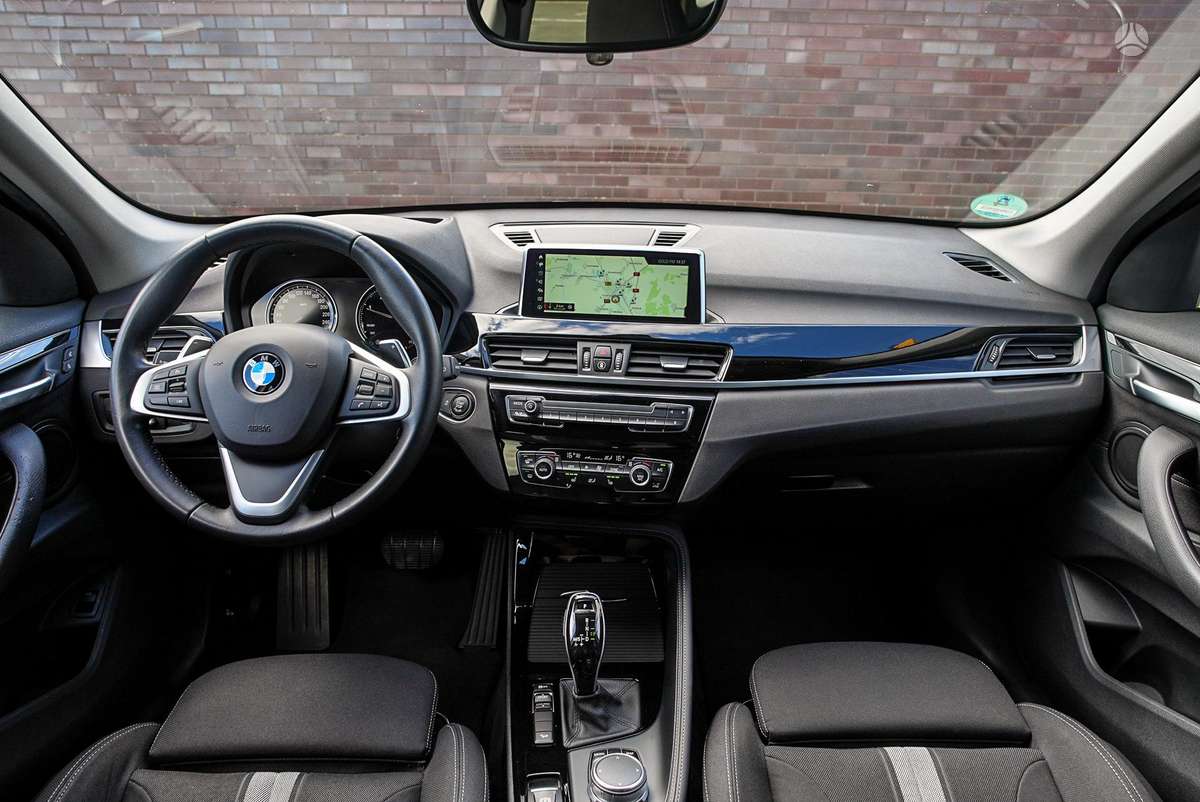 BMW X1, 2.0 l., off-road / crossover