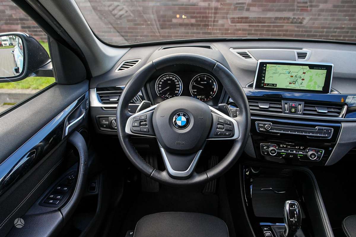 BMW X1, 2.0 l., off-road / crossover