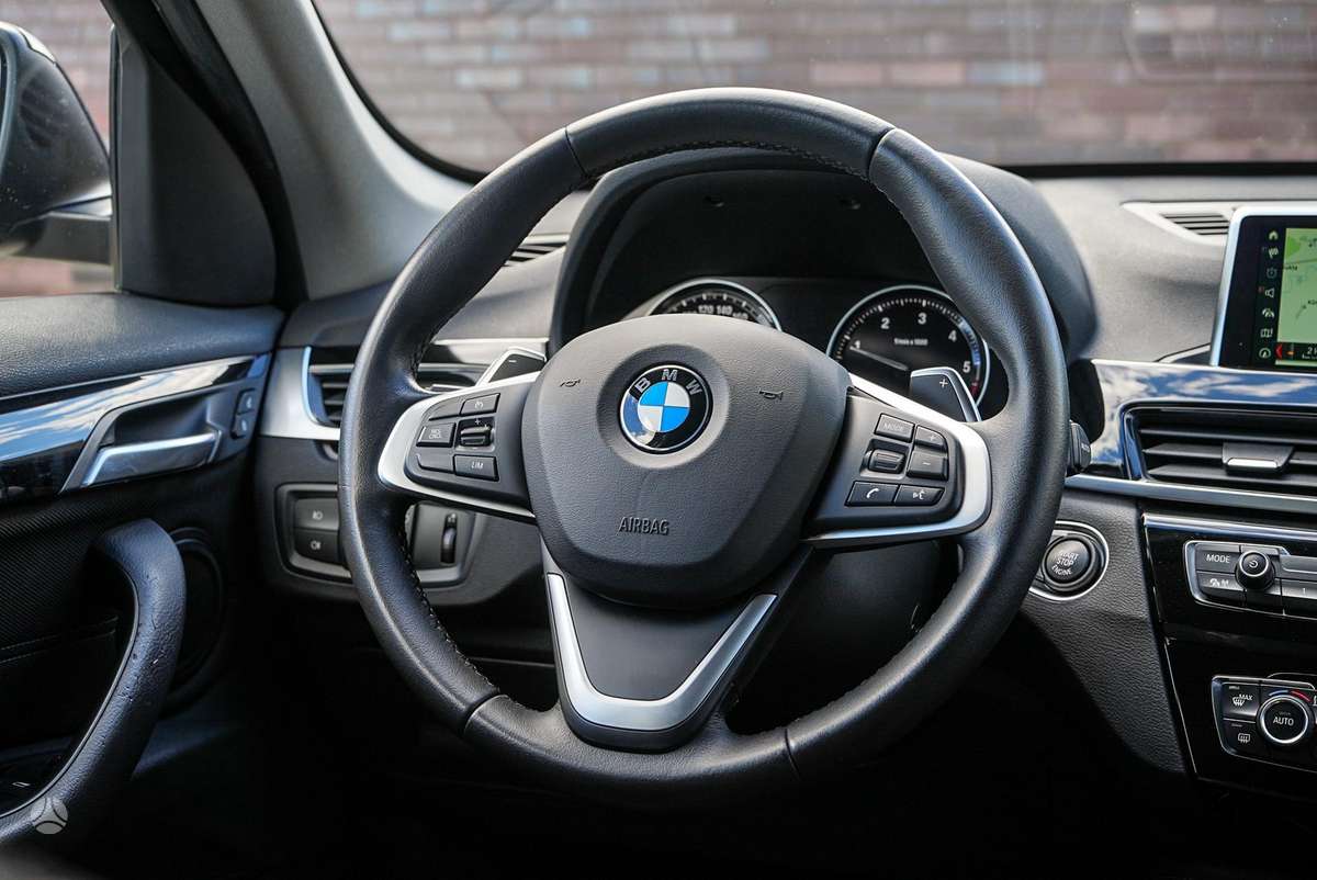 BMW X1, 2.0 l., off-road / crossover