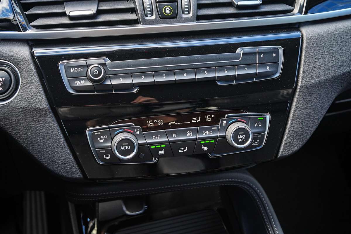 BMW X1, 2.0 l., off-road / crossover