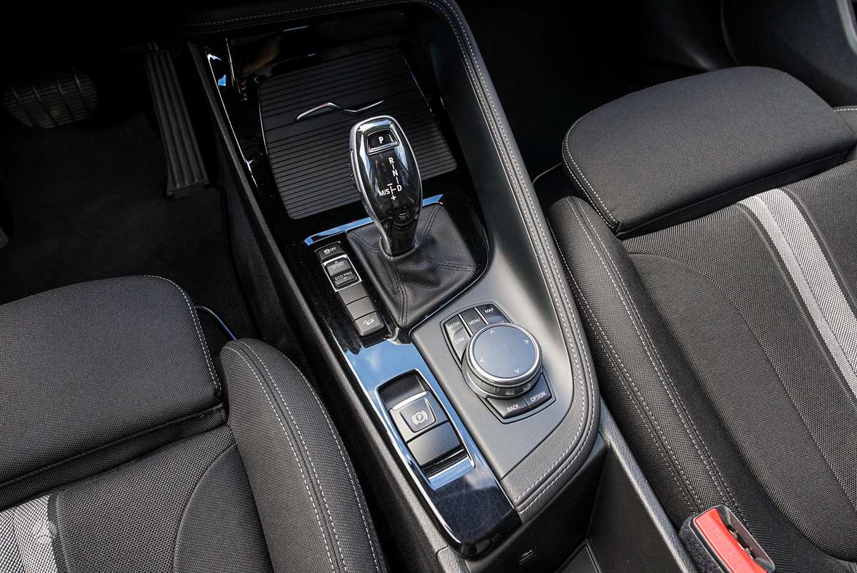 BMW X1, 2.0 l., off-road / crossover
