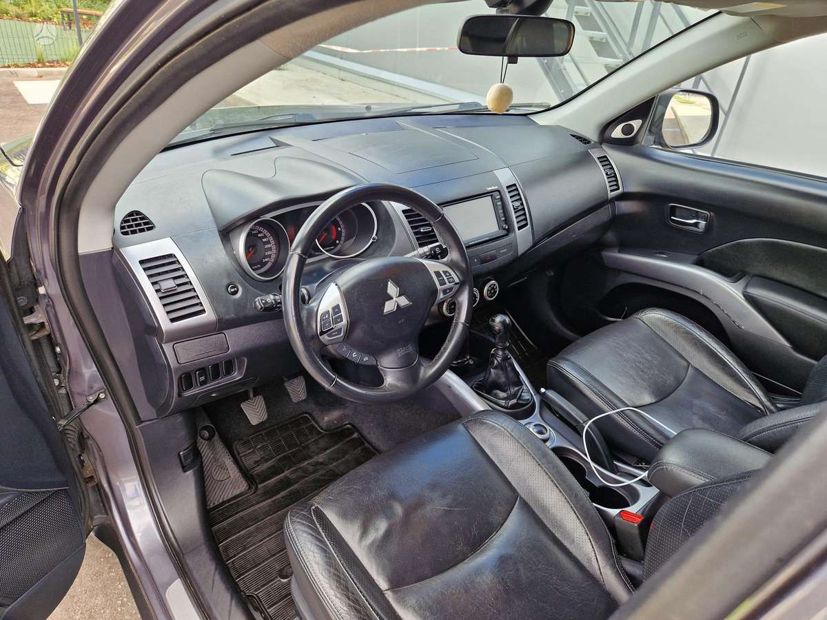 Mitsubishi Outlander - 8