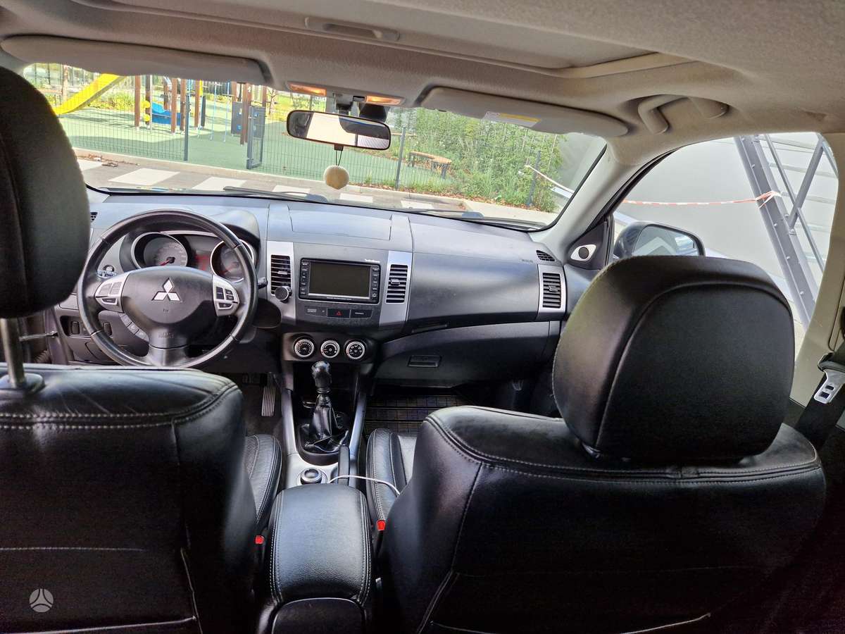 Mitsubishi Outlander - 9