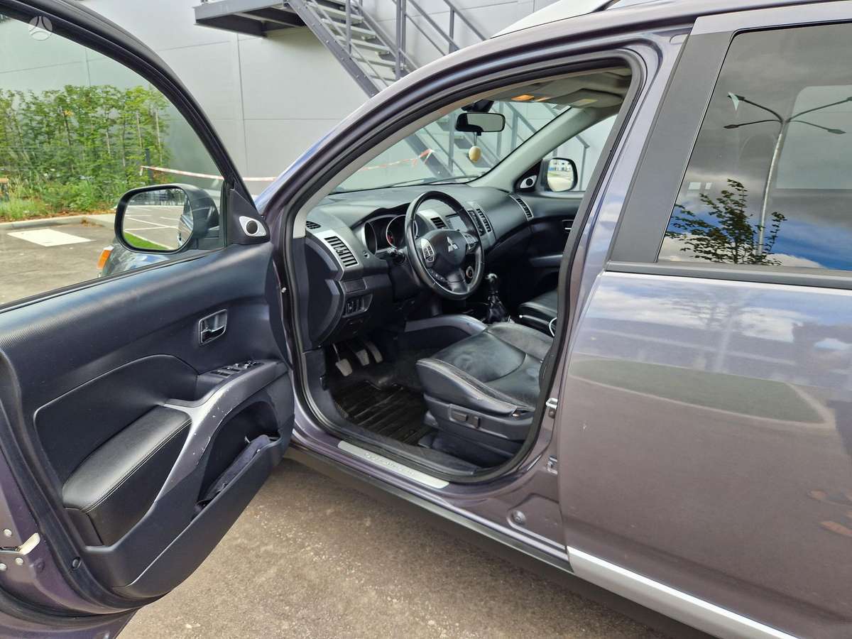 Mitsubishi Outlander - 10