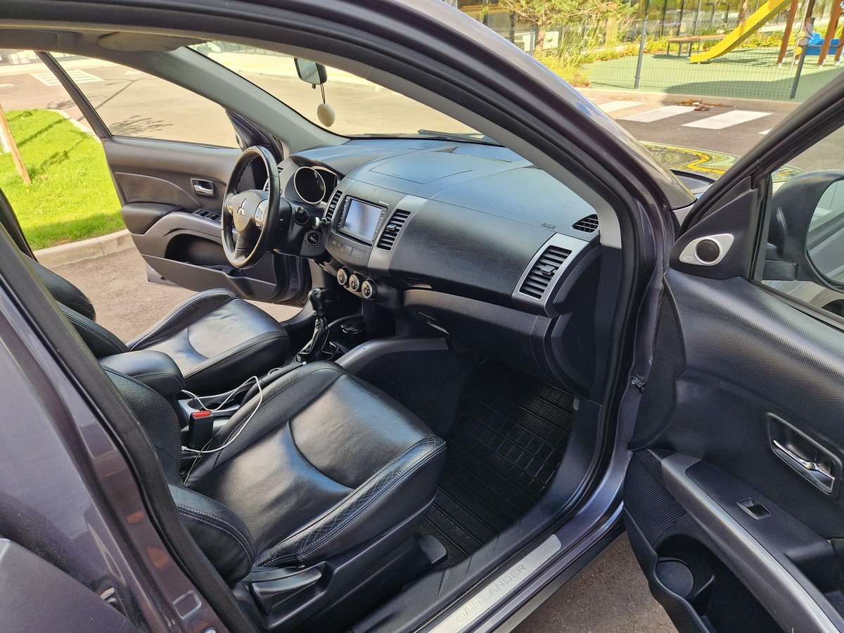 Mitsubishi Outlander - 11