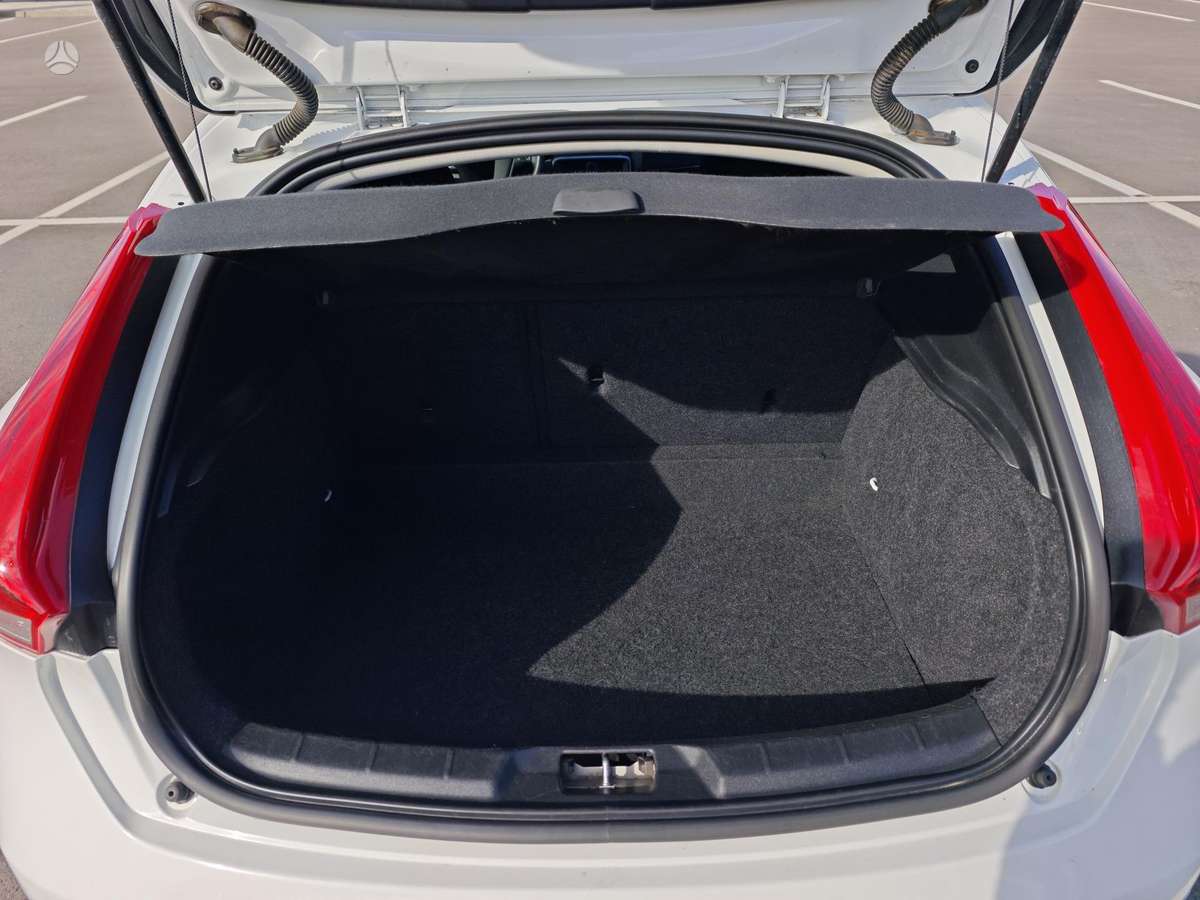 Volvo V40, 2.0 l., hatchback