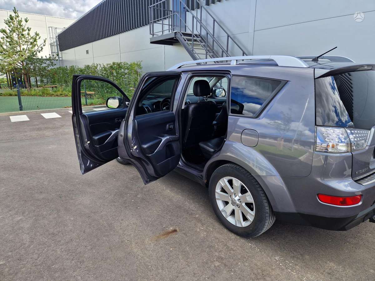 Mitsubishi Outlander - 12