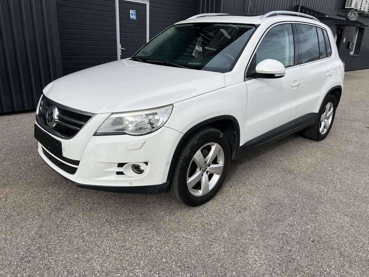 Volkswagen Tiguan - 1