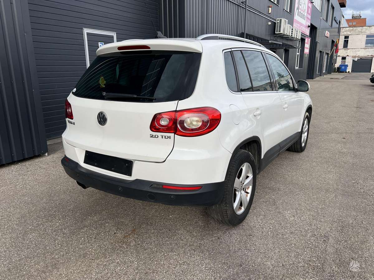 Volkswagen Tiguan - 8