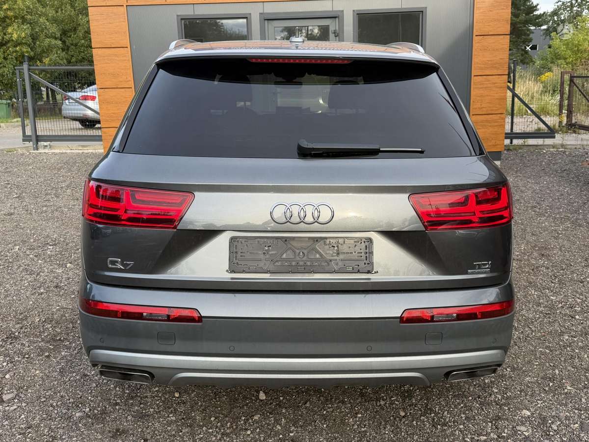 Audi Q7, 3.0 l., off-road / crossover