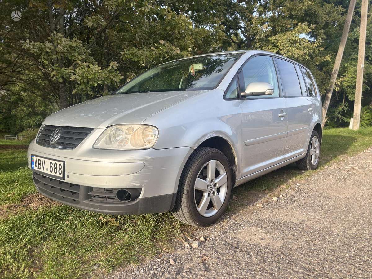 Volkswagen Touran - 1