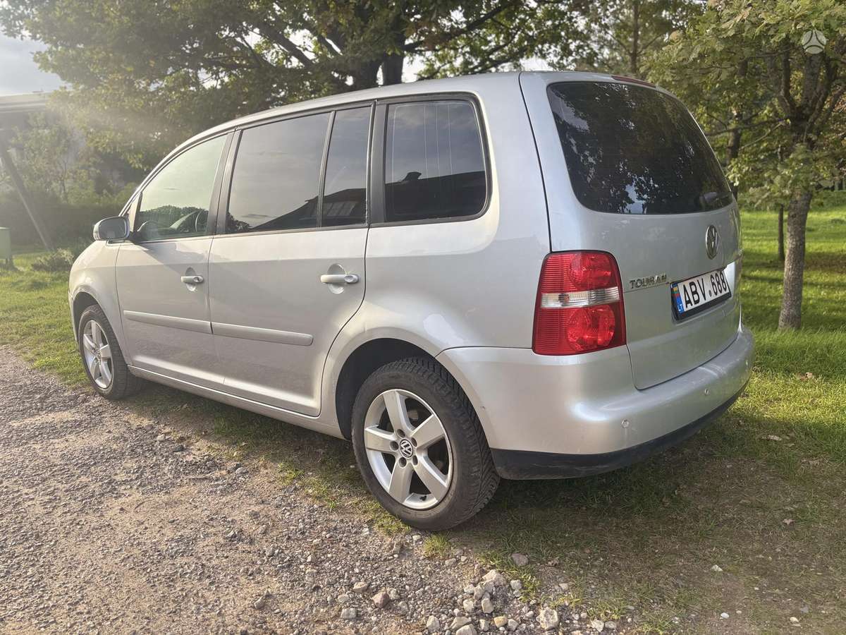 Volkswagen Touran - 2