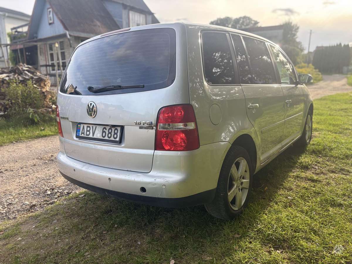 Volkswagen Touran - 3