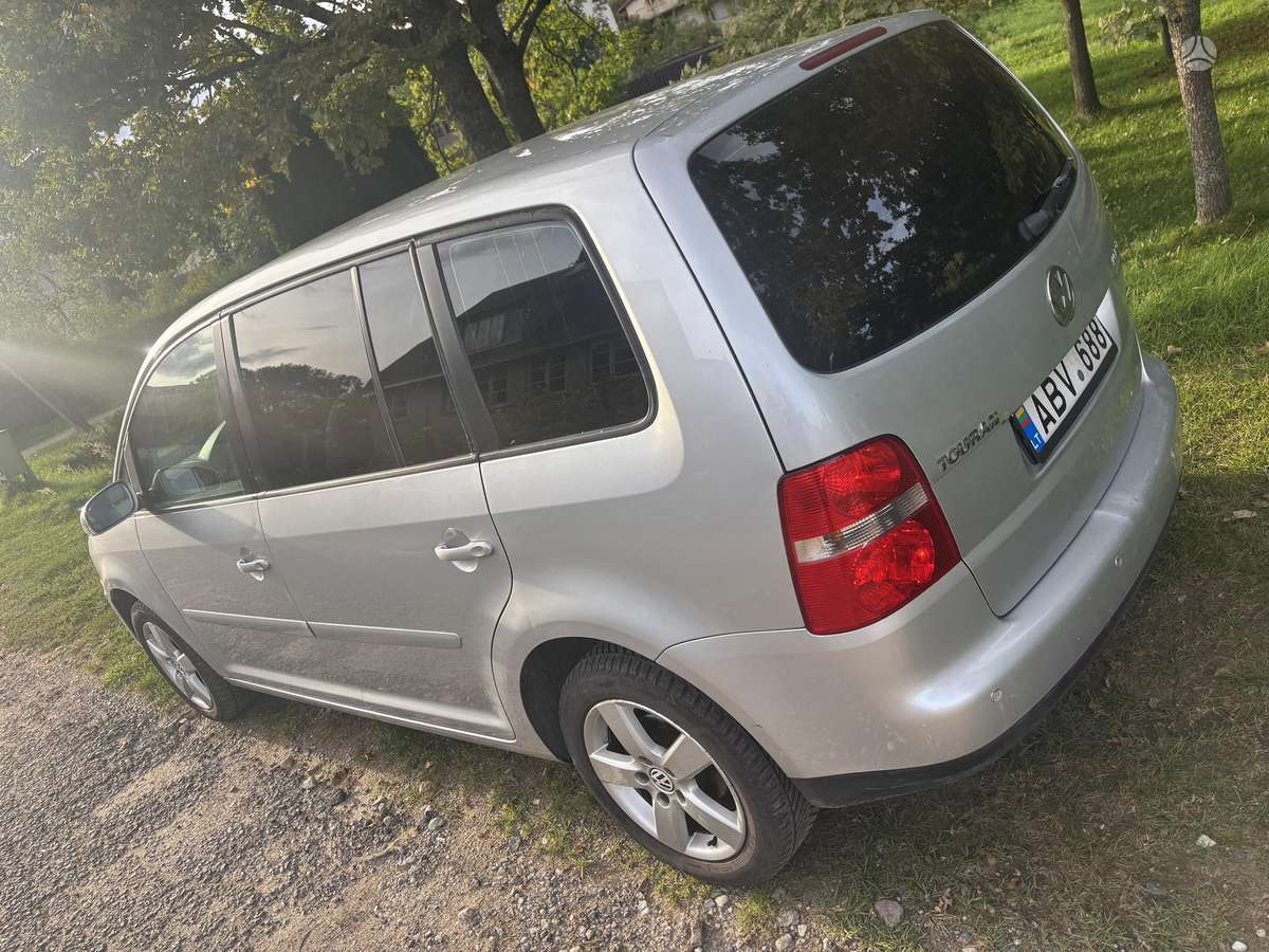 Volkswagen Touran - 8