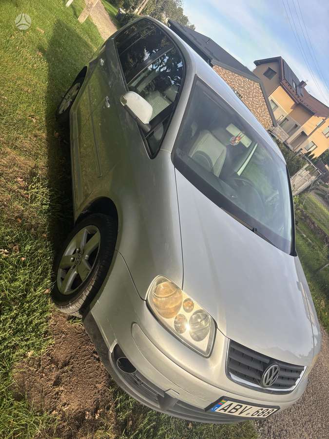 Volkswagen Touran - 11
