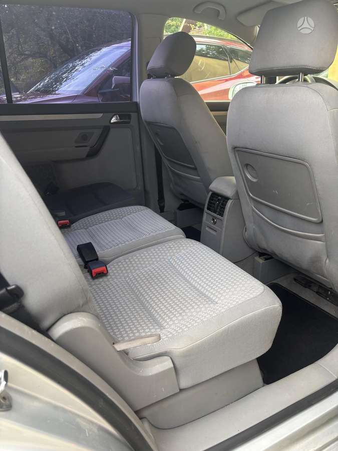 Volkswagen Touran - 12