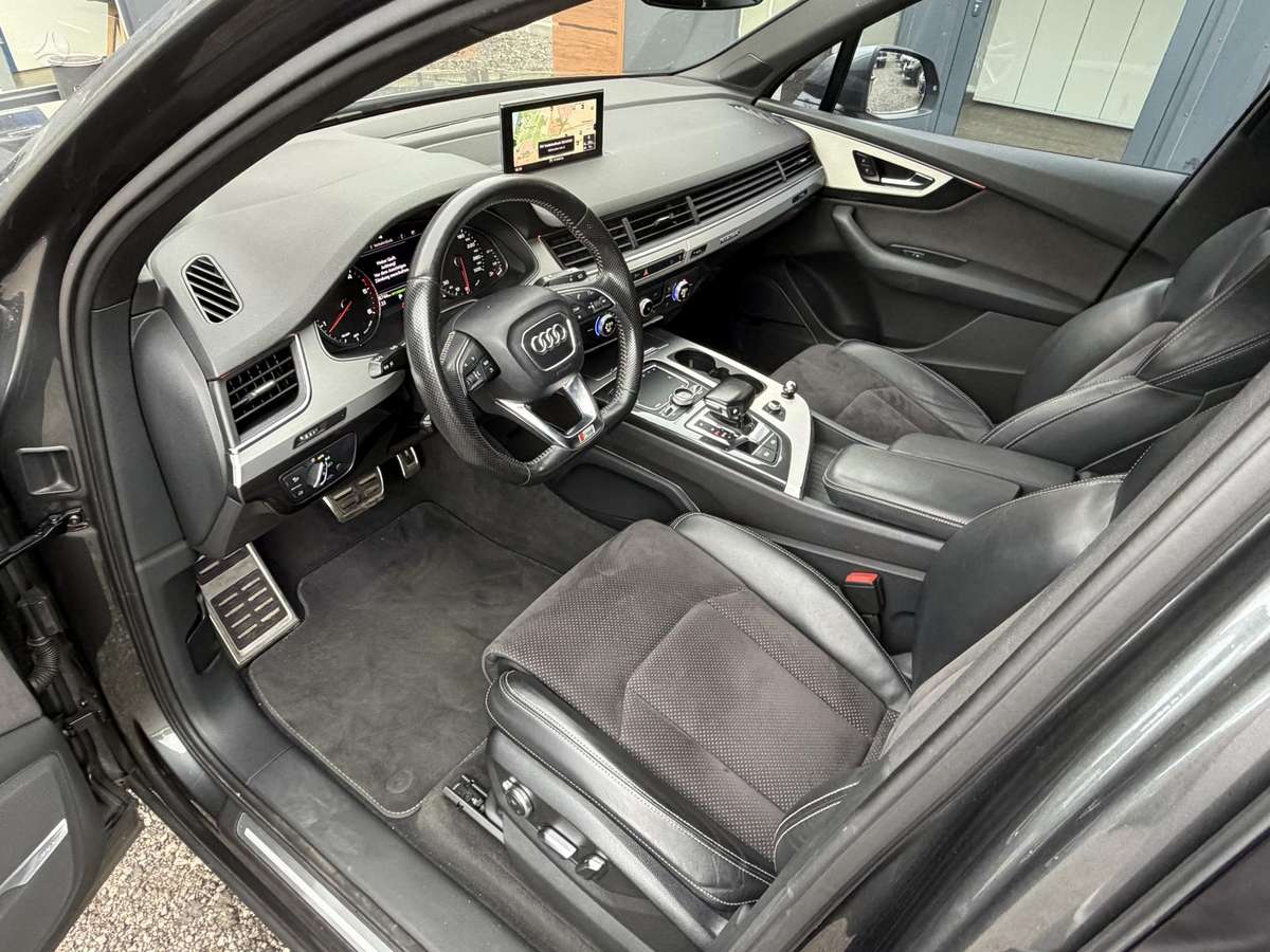 Audi Q7, 3.0 l., off-road / crossover